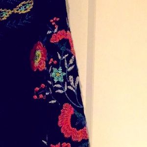 Women’s black embroidery off-the-shoulder, L